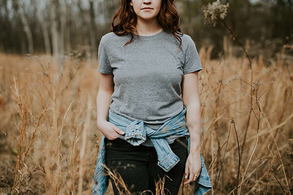 Tips on How to Pose Your Friends by iPhotography.com