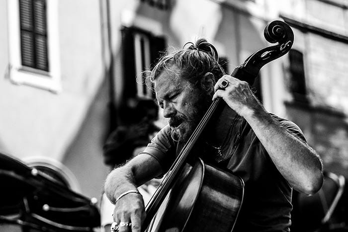 10 Street Photography Tips for Beginners by iPhotography.com