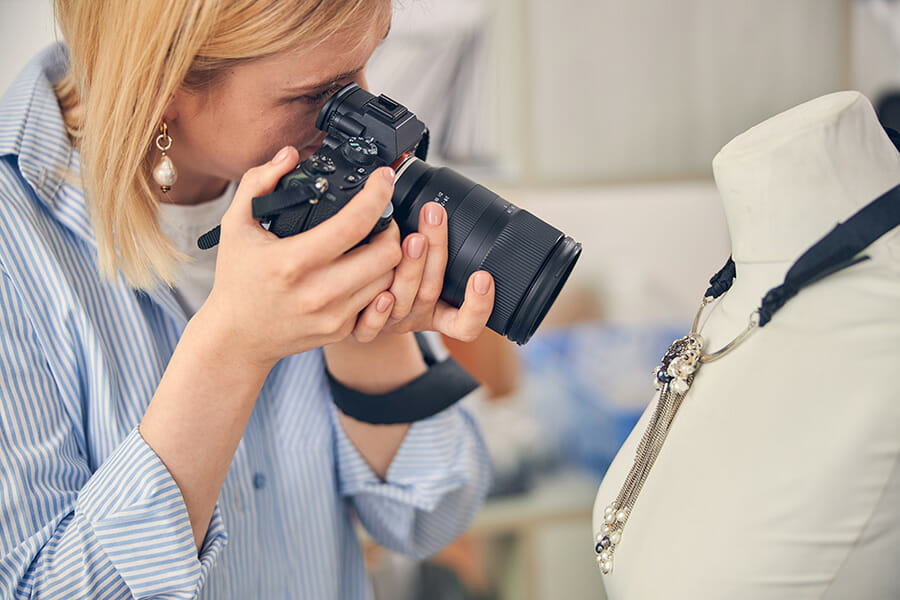 How to Photograph Jewelry by iPhotography.com
