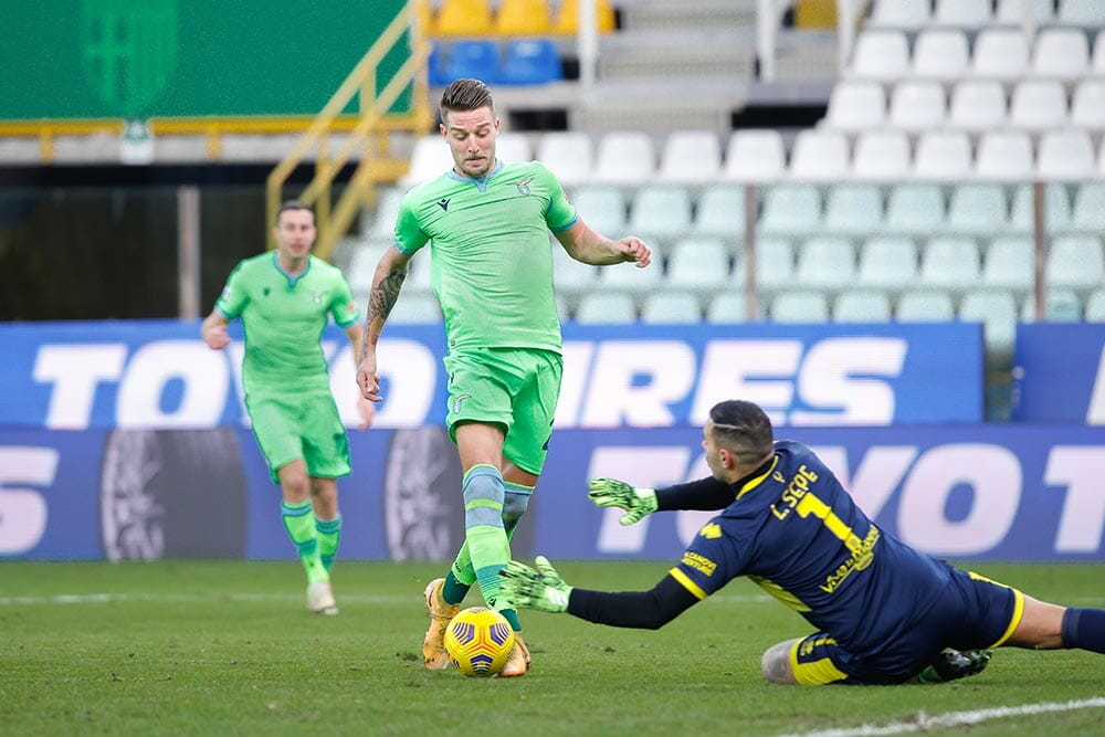 Italy, Parma, january 10 2021: Sergej Milinkovic-Savic (Lazio midfielder) attacks the penalty area in the second half during football match PARMA vs LAZIO, Serie A 2020-2021 day17, Tardini stadium